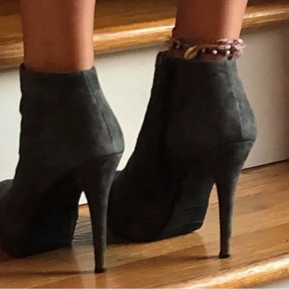 Stuart Weitzman Delphine Booties Sz 8 - image 4